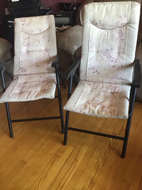 2 chaises pliantes pour extérieur inclinable et rembourré 100$