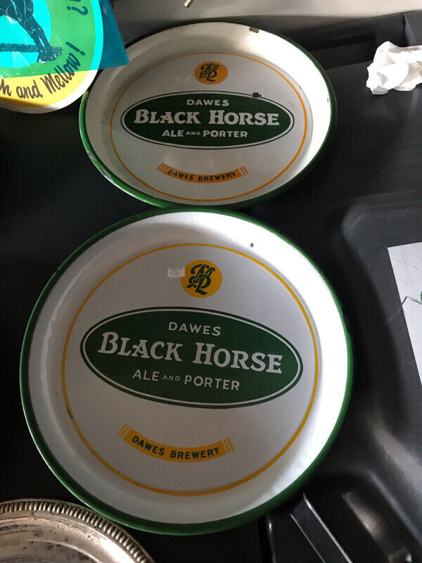 2 VINTAGE BLACK HORSE ALE / DAWES LEO BEER TRAYS +  PAPER LINER in Arts & Collectibles in Mississauga / Peel Region - Image 2