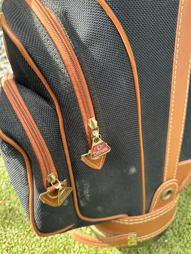 Vintage Daiwa Golf Bag in Golf in Edmonton - Image 7