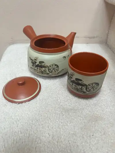 Tea pot and cup set