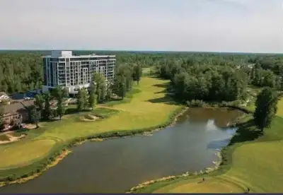 AVAILABLE AUGUST 2ND!!!!!! Discover luxury living at 721-7711 Green Vista Gate in the heart of Niaga...