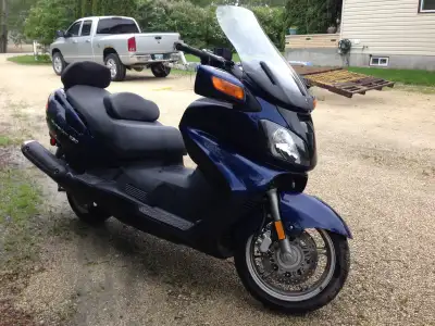 2004 sisuki 650 Burgman motor cycle only 4400 miles on it runs very good was parked for years but we...