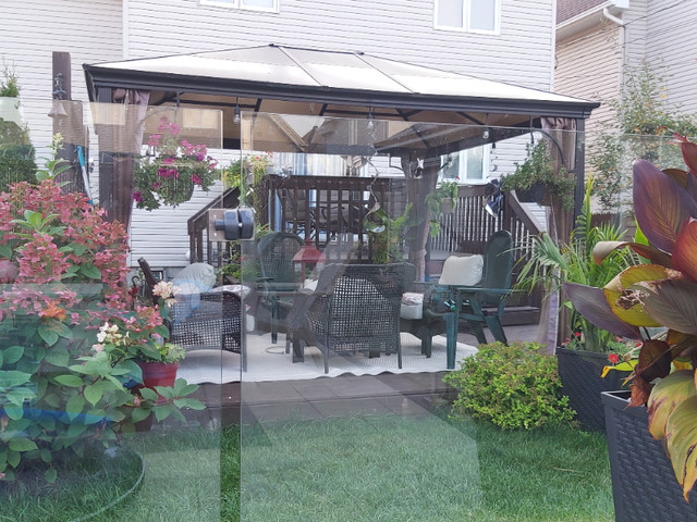 A vendre Gazebo 10' X 12' avec rideaux $380 Negociable dans Mobilier pour terrasse et jardin  à Ville de Montréal - Image 3