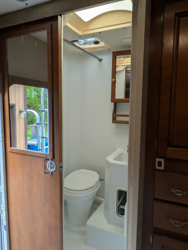 CAMPEUR LANCE 855S - Boite campeur in RVs & Motorhomes in Sherbrooke - Image 9