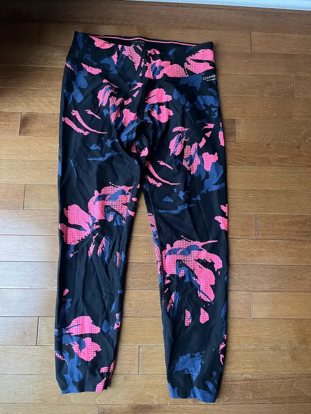 CALVIN KLEIN performance wick women's running workout l in Women's - Bottoms in Ottawa - Image 4