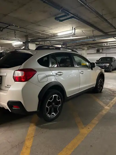 La voiture en très bonne condition, économique en essence , roule très bien. Ça vient avec demarage...