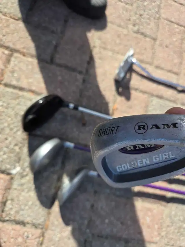 Kids Set of Golf Clubs with Stand Bag in Golf in Barrie - Image 6