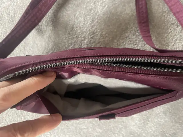 LUGZ Purse with Shoulder Strap in Women's - Bags & Wallets in Kitchener / Waterloo - Image 5