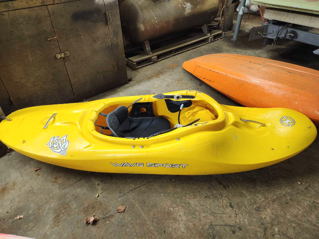 Whitewater kayak Wavesport Fuse64 playboat in Water Sports in Thunder Bay - Image 2