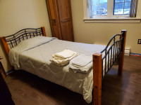 Single bed and bedding (for single or double bed)