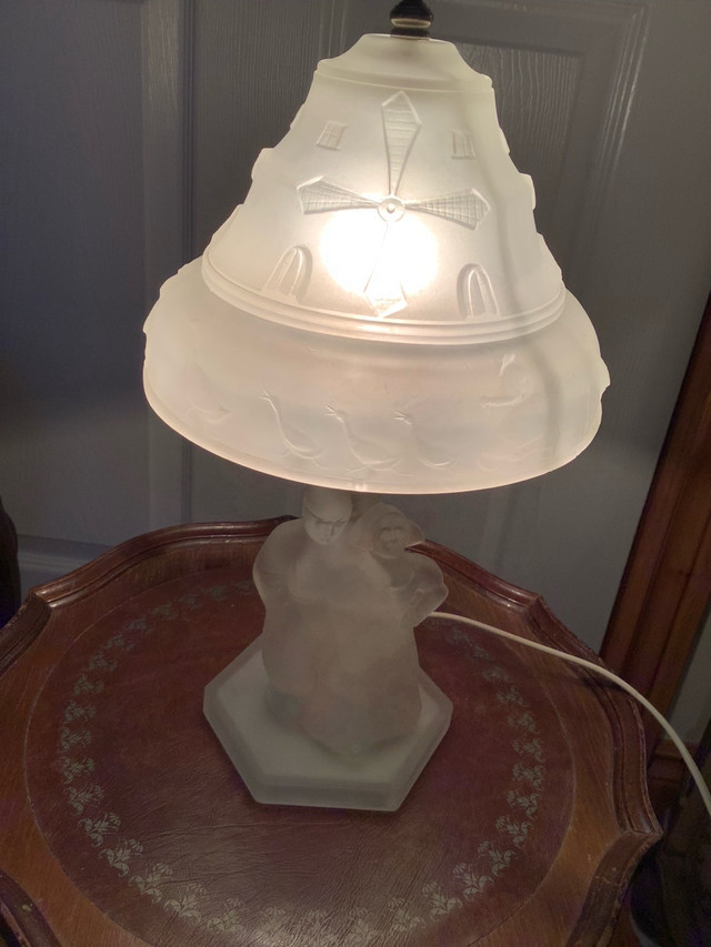 Vintage L&E Smith’s “Dutch Couple” Frosted White Glass Lamp  in Indoor Lighting & Fans in Belleville