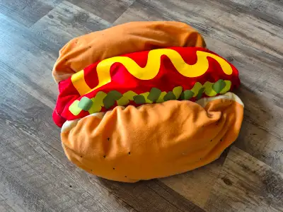 Adjustable straps to fit around dog's belly Pick up in Riverbed Smoke free, illness free, pet friend...