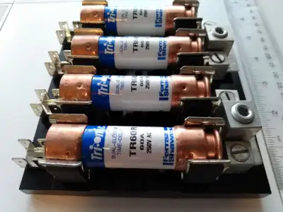 Used Fuse Circuit 5”X5'' complete with 0,250'' double tabs (2 per fuse) and two (2) lug terminals (3...