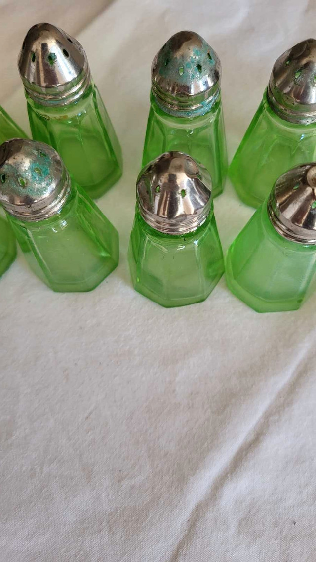 Anchor Hocking salt & peppers in Arts & Collectibles in Hamilton - Image 2