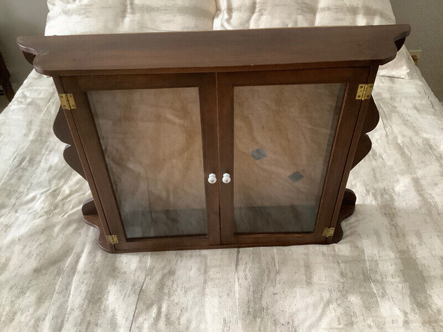 Wall Mounted Curio Cabinet - vintage in Hutches & Display Cabinets in Gatineau - Image 3