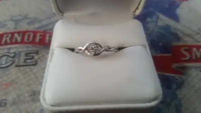 white10k diamond ring never worn, View more