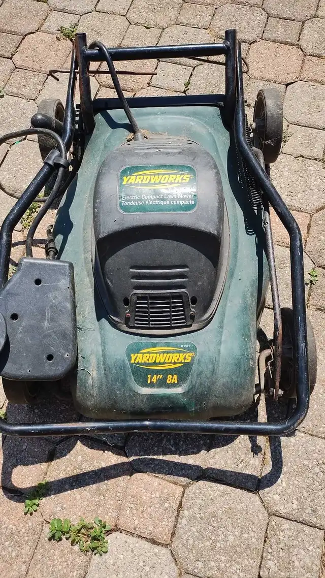 lawnmower for PARTS Yardworks See pics in Lawnmowers & Leaf Blowers in Mississauga / Peel Region - Image 5