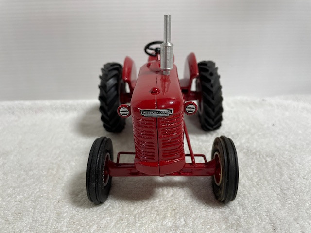 *RARE* McCORMICK-DEERING W-6 Farm Toy Tractor in Toys & Games in Regina - Image 2