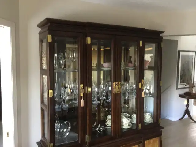 Free Upper Display Cabinet420216978644684800