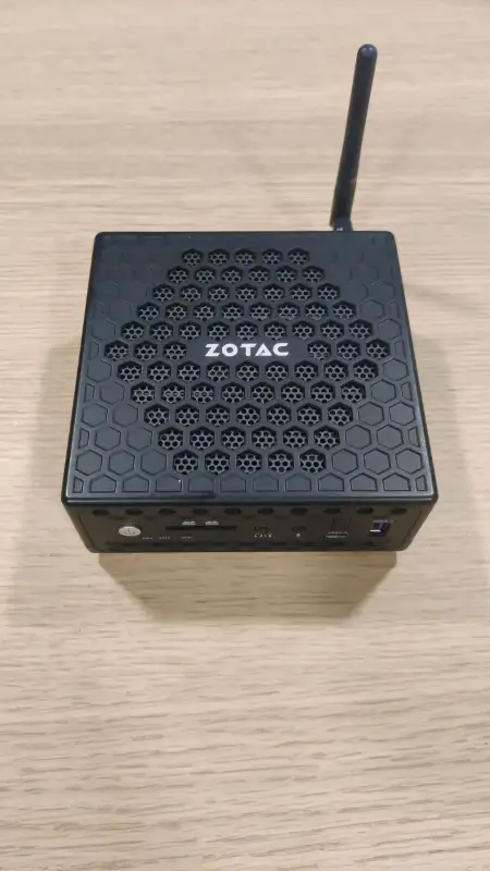 ZOTAC ZBOX CI325 Fanless Mini PC in Desktop Computers in Markham / York Region - Image 3