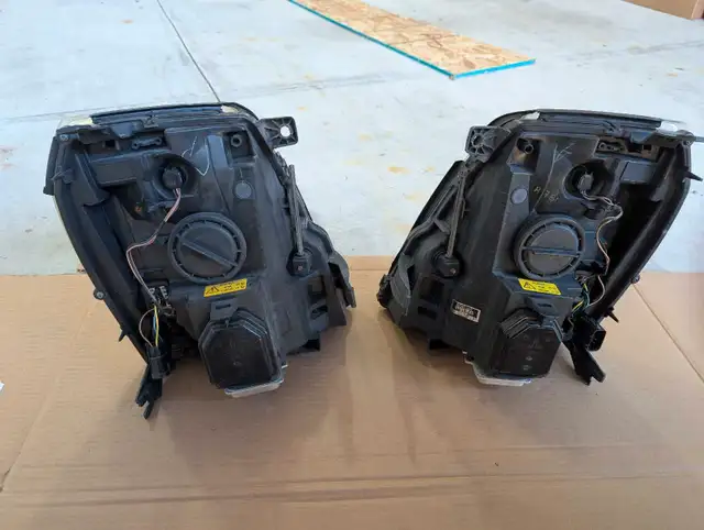 Cadillac Escalade base model headlights63804762304643124
