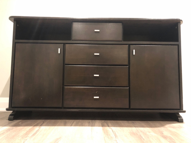 Wood sideboard - excellent condition in Other in Oakville / Halton Region - Image 4