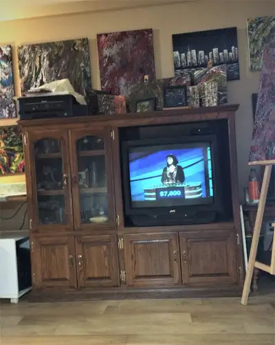 Meuble pour TV en Chêne  + beaucoup de rangement Excellente Cond, View more