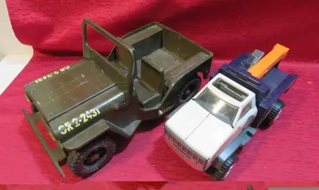 2 VINTAGE TONKA TRUCKS - MILITARY JEEP / TOW TRUCK IGUANA TOWING in Arts & Collectibles in Mississauga / Peel Region - Image 3