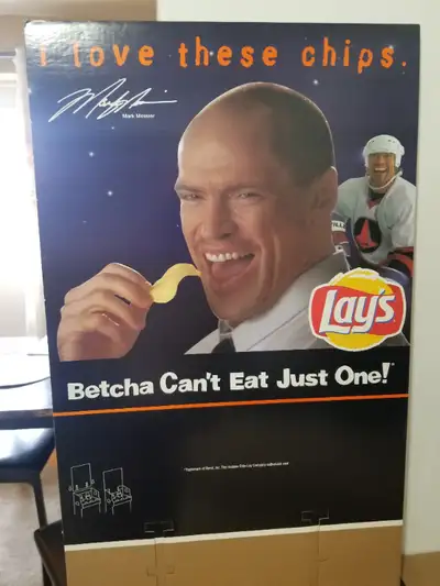 Mark Messier Lays Chips Display, View more