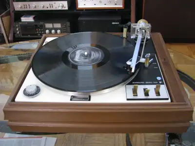 MINT!!! This unit has been fully serviced. It works flawlessly, like NEW!! Equipped with Ortofon OM1...