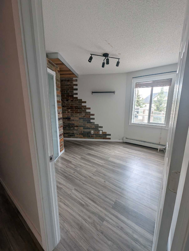 2 Bed 2 Bath in Somerset SW Calgary  in Long Term Rentals in Calgary - Image 4