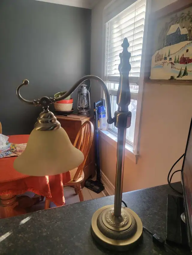 Vintage  Brass Table Lamp in Indoor Lighting & Fans in Oshawa / Durham Region - Image 6