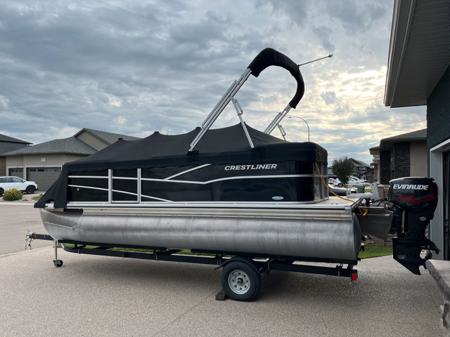 2019 Crestliner Rally Pontoon in Powerboats & Motorboats in Regina