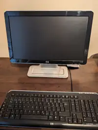 Moniteur d'ordinateur et clavier