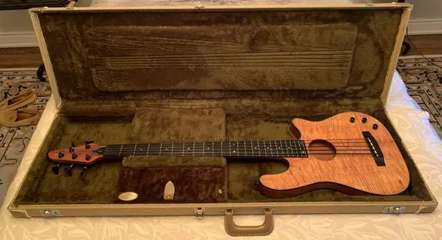 Carvin AC50 Koa 5 String Fretless Bass Guitar in Guitars in Oakville / Halton Region - Image 2