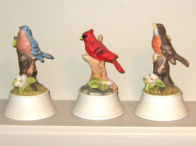 3 Ceramic Birds ( bluebird, cardinal, robin) in Arts & Collectibles in Thunder Bay
