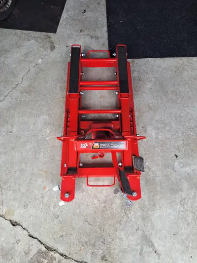 Like new big red motorcycle jack. The price is firm. If you dont like it you can always go to Prince...