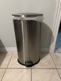 Garbage can 