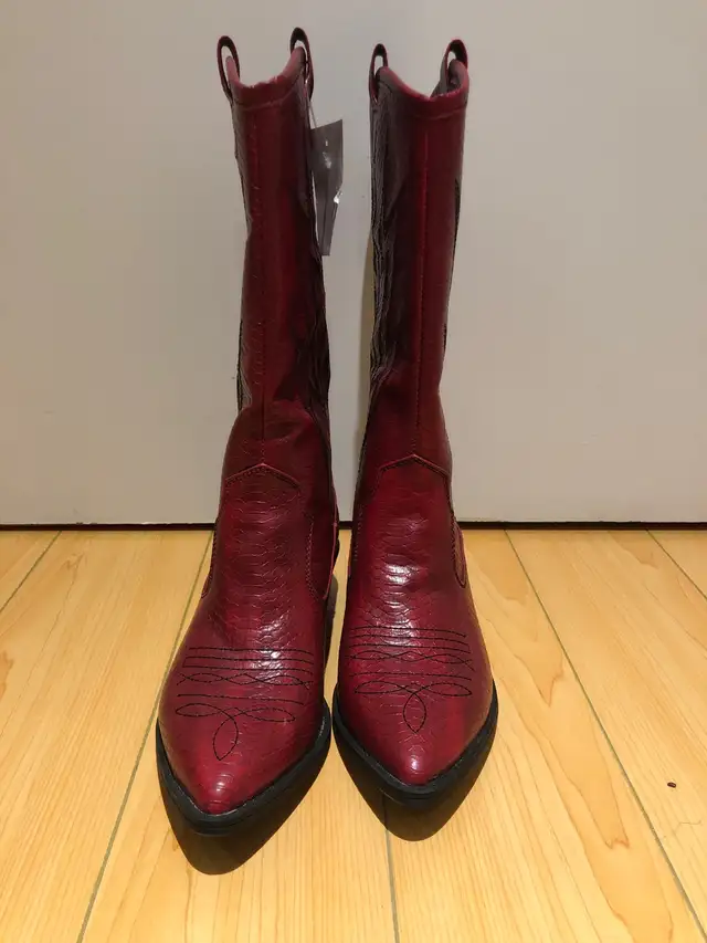 New Red/Rouge woman’s cowboy boots size 8 in Women's - Shoes in City of Toronto - Image 2