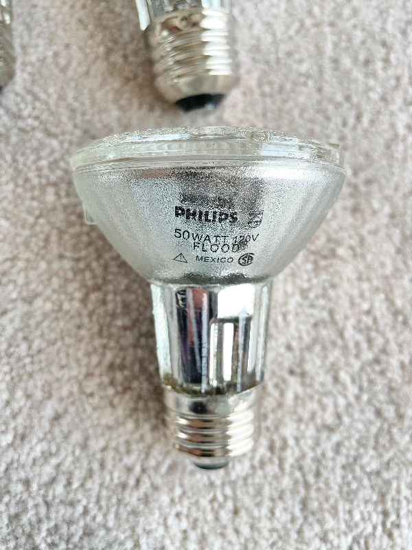 PAR 20 Flood light bulbs 50W Philips 1 Halogen39W Sylvania All$5 in Outdoor Lighting in Calgary - Image 3
