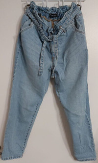 BLUENOTES HIGH RISE MOM JEAN (size S)