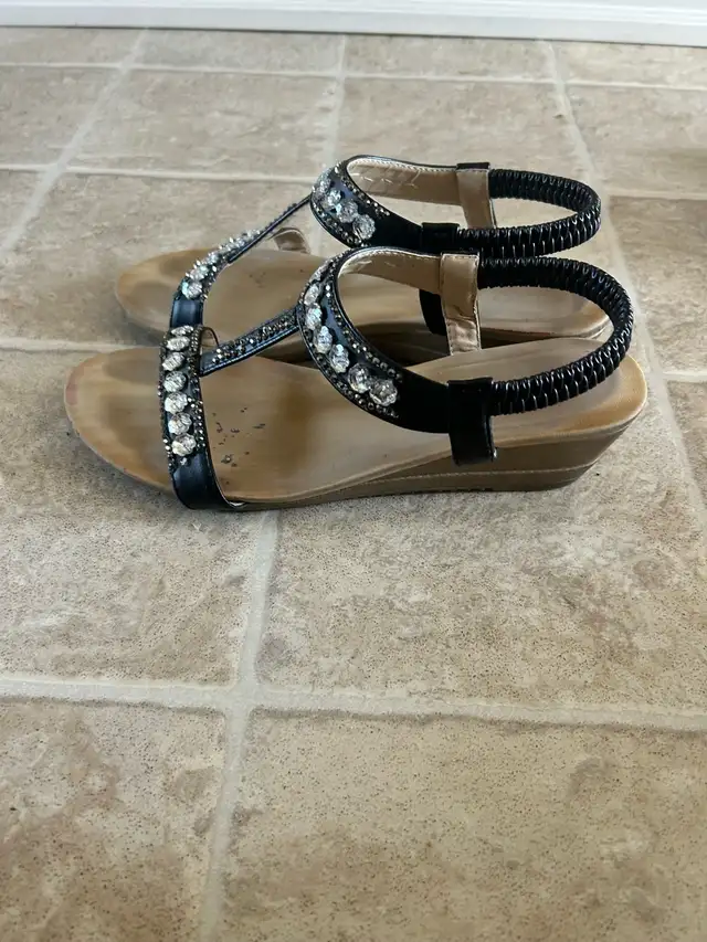 Barely used shoes in Women's - Shoes in Edmonton - Image 7