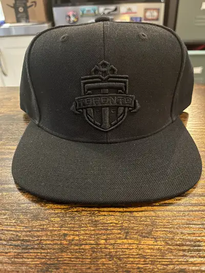 Selling various hats from sports teams. All hats are either brand new or in like new and fantastic c...