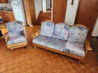 Divan et fauteuil berçant en bois massif