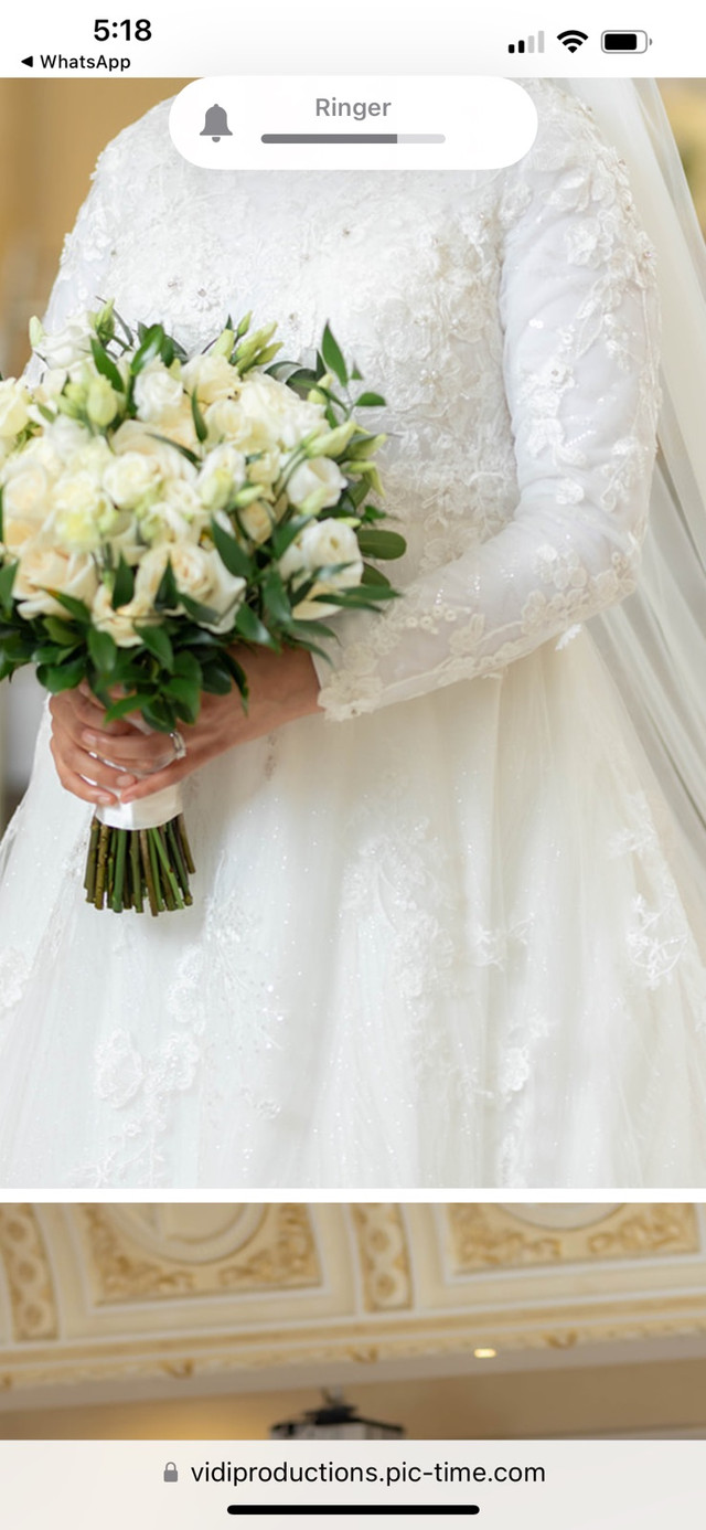 Modest Wedding dress with veil  in Wedding in Oakville / Halton Region - Image 2