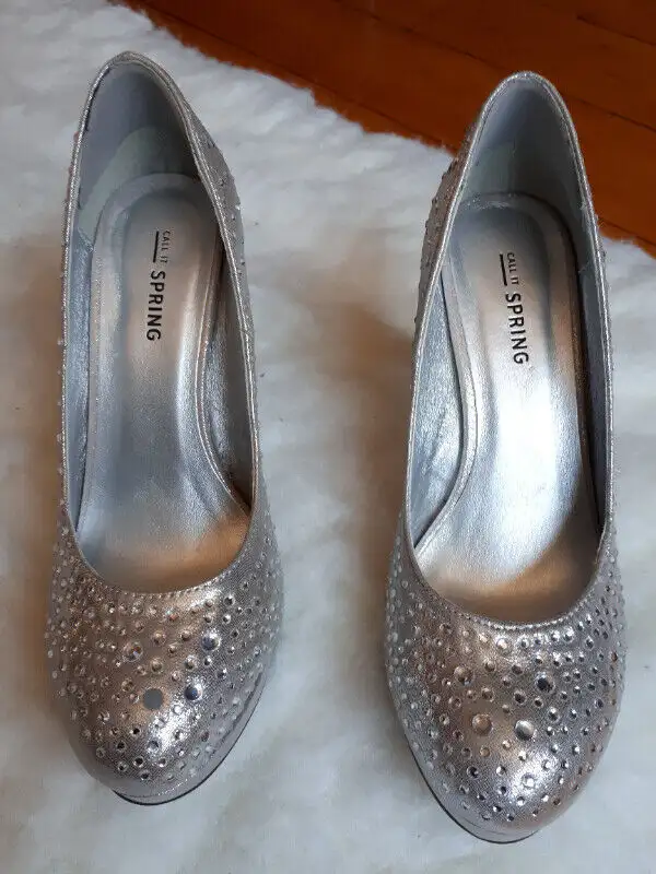 Soulier chic argent pointure 7 in Women's - Shoes in Québec City - Image 2