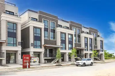 Modern Townhouse For Rent Richmond Hill