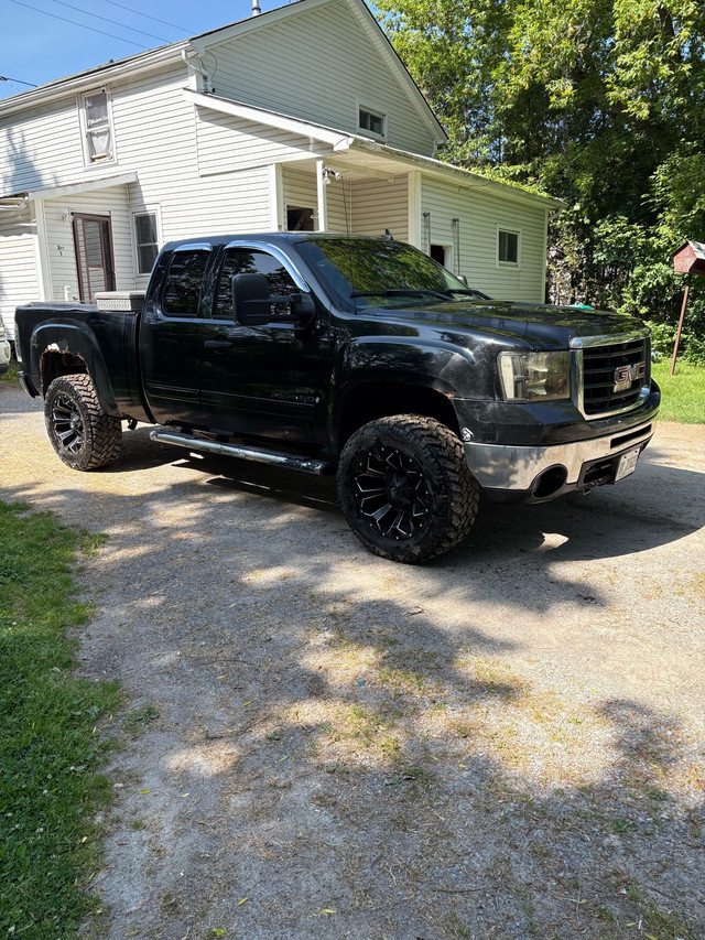 2008 GMC Duramax in Cars & Trucks in Oshawa / Durham Region - Image 4