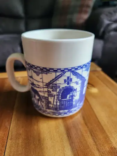 VINTAGE blue & white farm scene CHURCHILL coffee mug