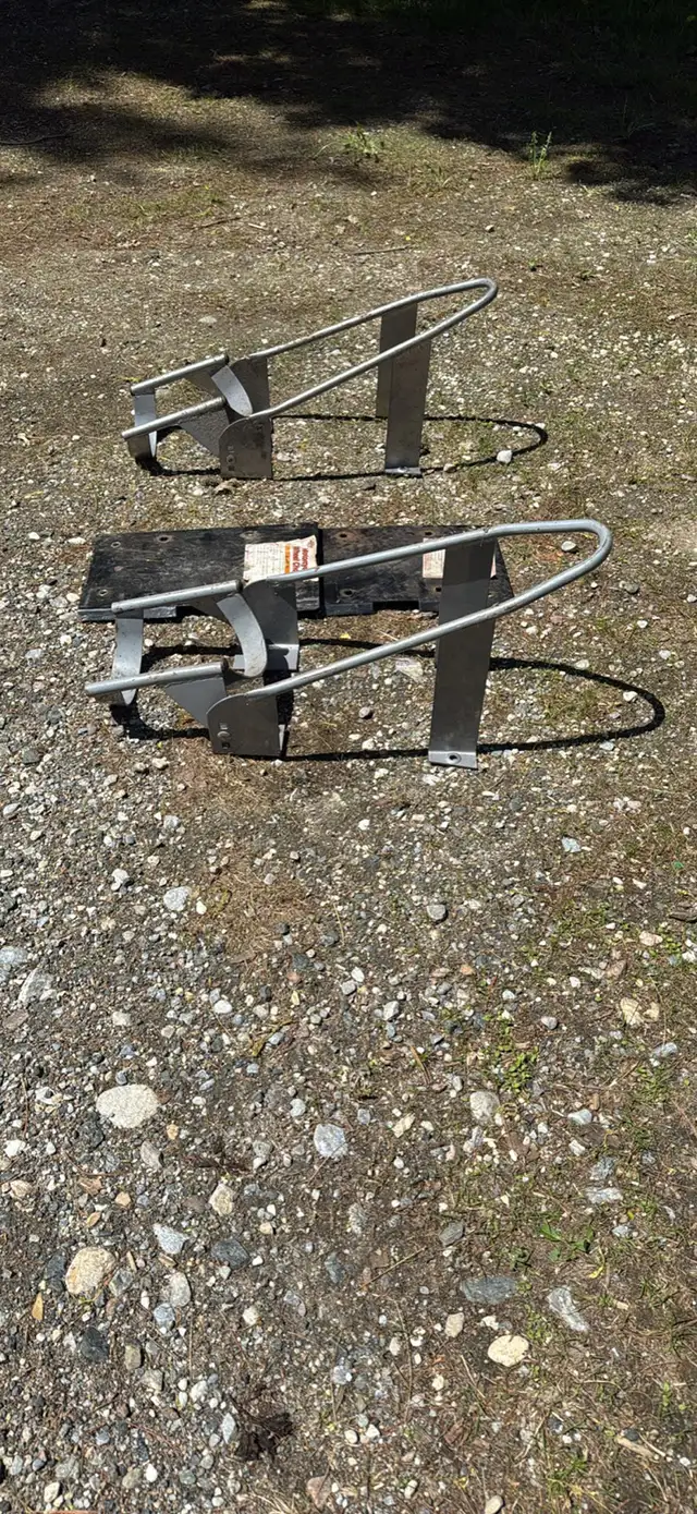 Motorcycle Wheel Chocks in Motorcycle Parts & Accessories in Ottawa - Image 3